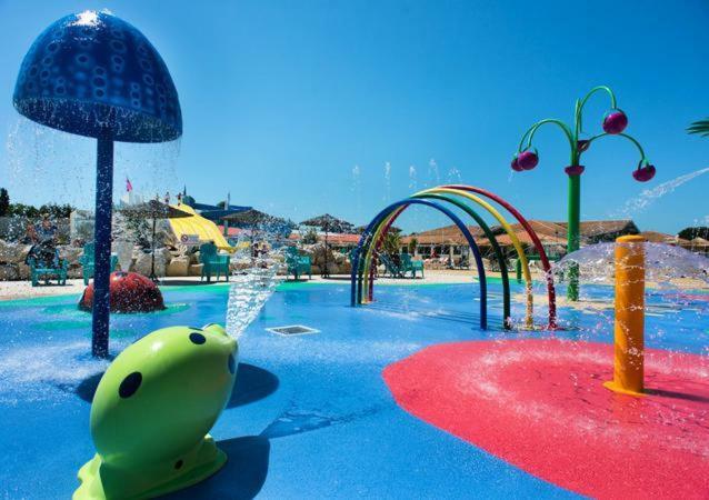 Mobile Home 3 Chambres 2 Salles De Bains Dans Camping 4 Etoiles Aux Charmettes Mh K168 莱马特 外观 照片